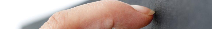 Un ongle sur le tableau