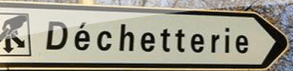 Le panneau déchetterie pour signaler l'accès à la déchèterie
