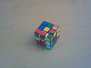 Le bord a de nouveau fait un quart de tour, et on monte une colonne blanche de l'autre côté. 