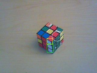 On a ramené le bord vers la colonne blanche, rempli avec le coin blanc resté seul un peu plus tôt. 