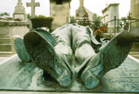 Gisant, les pieds devant ! Gisant, les pieds devant !