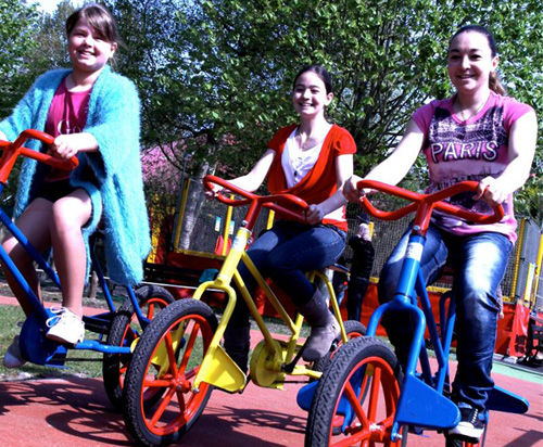 Les axes des roues sont excentrés&nbsp;: en roulant, on monte et on descend&nbsp;! 