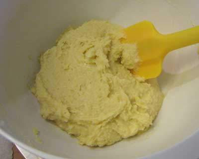 Préparation de la frangipane. 