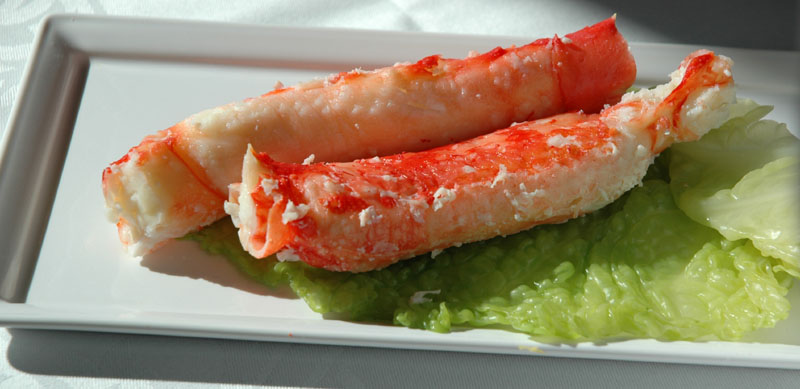 Pattes de crabe des neiges décortiquées. 