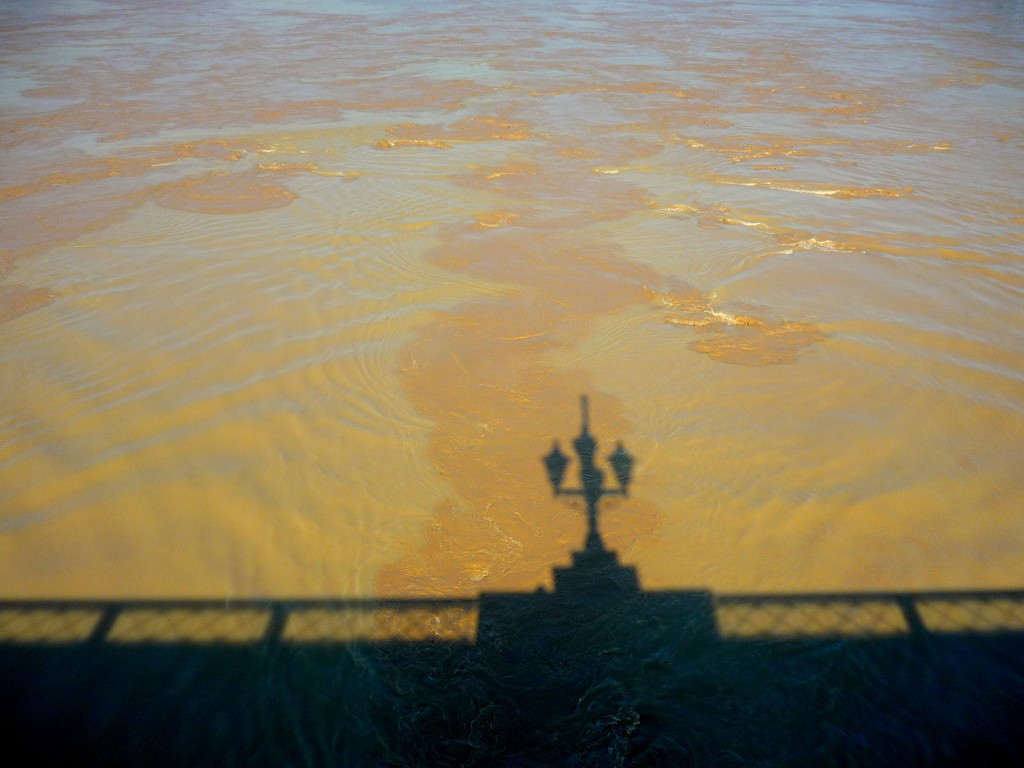 La Garonne vue du Pont de Pierre, à Bordeaux. 