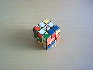 Après le demi-tour, le bord bleu se trouve en dessous